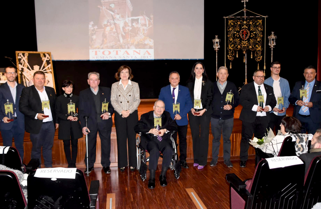 Las once presidentes del Ilustre Cabildo de Procesiones reciben un merecido y emotivo reconocimiento